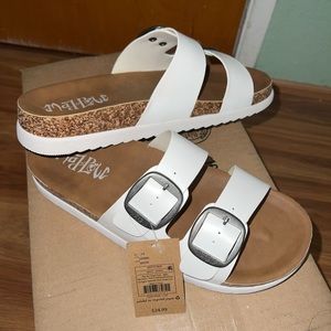 Women’s platform footbed sandals size 10 very cute great for summer